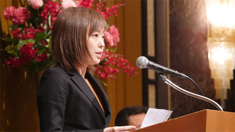 謝辞を伝える石川佳純選手