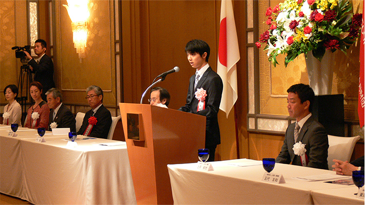 謝辞を伝える羽生結弦選手
