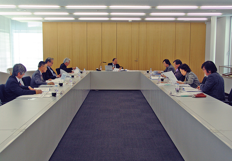 審査会